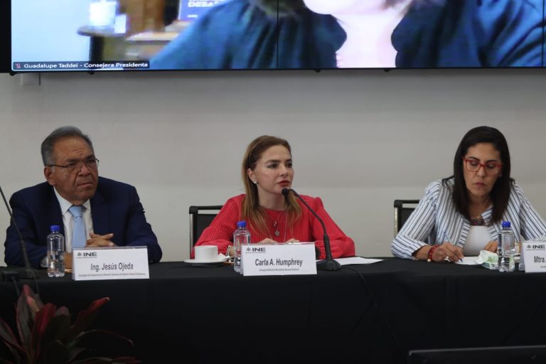 Jesús Ojeda Encargado del despacho de la Dirección Ejecutiva del Registro Federal de Electores, Carla Humphrey Jordan y Claudia Zavala Pérez Consejeras Electorales.