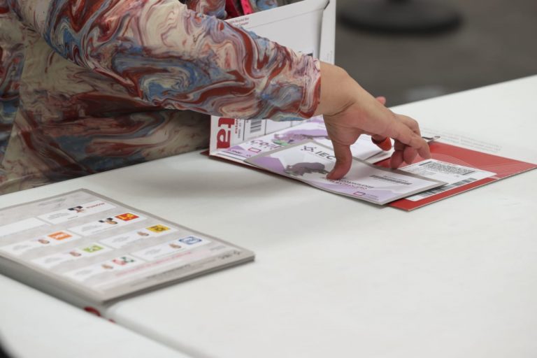 Integración de paquetes electorales para voto postal de Coahuilenses y mexiquense en el extranjero.