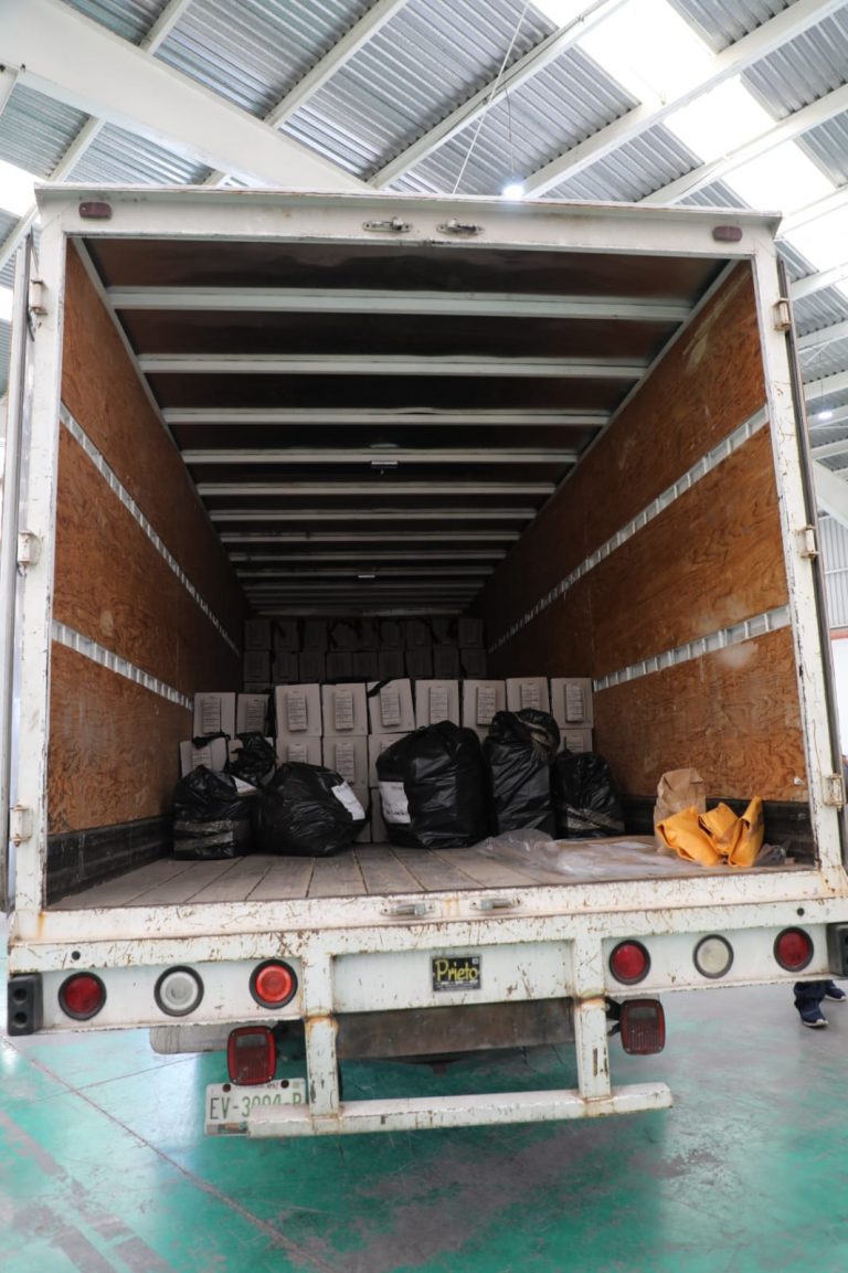 Inicio de la entrega de paquetes electorales a las juntas locales del estado de Coahuila.