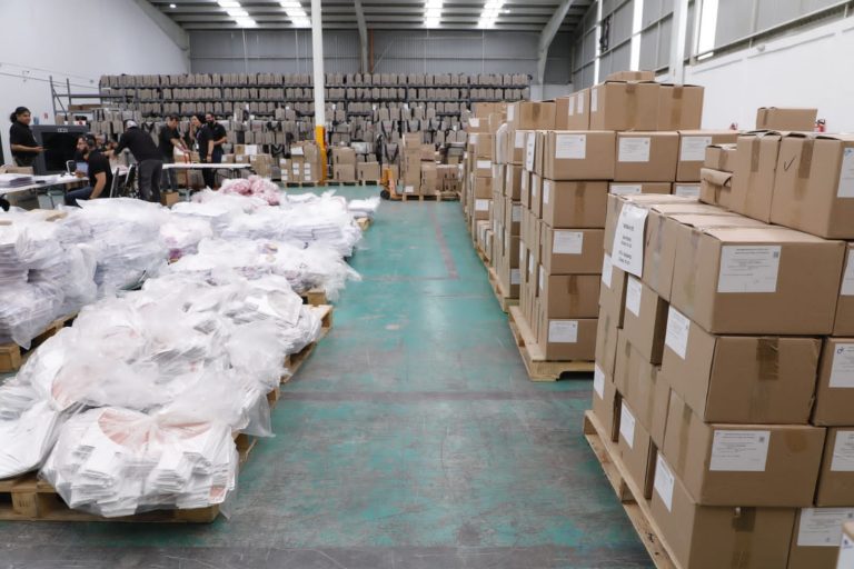 Inicio de la entrega de paquetes electorales a las juntas locales del estado de Coahuila.