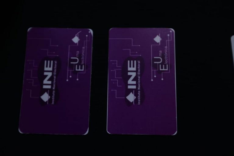 Verificación del funcionamiento de urnas electrónicas que se instalarán en el extranjero.