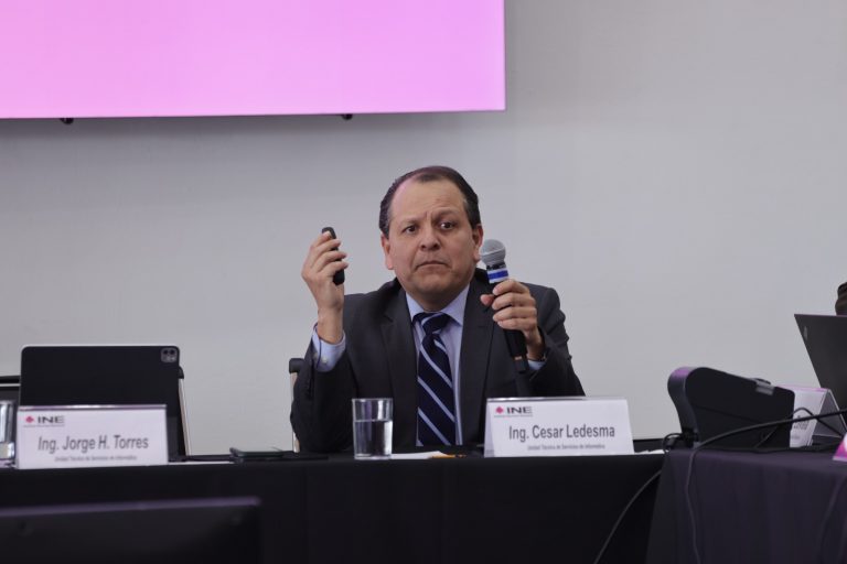 Cesar Ledesma de la Unidad de Servicios de Informática.