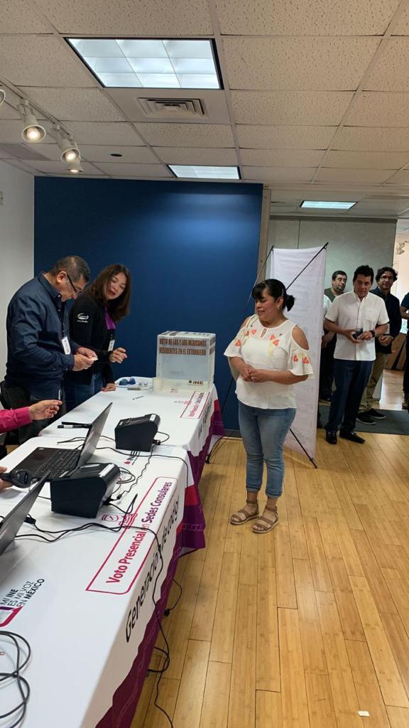 Voto presencial con sedes consulares.