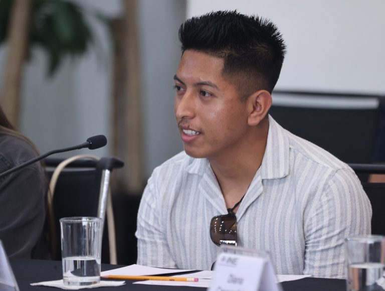 Encuentro entre el INE y Jóvenes Dreamers.