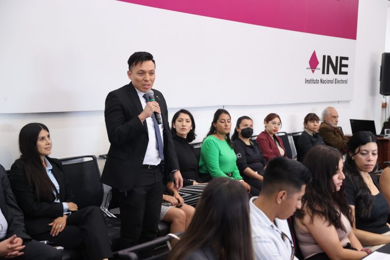 Encuentro entre el INE y Jóvenes Dreamers.