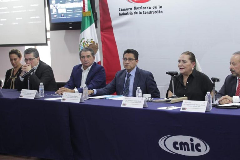 Firma de Convenio entre el Órgano Interno del INE y la Cámara Mexicana de la Industria de la Construcción.