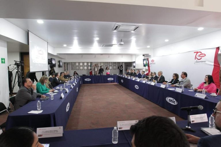 Firma de Convenio entre el Órgano Interno del INE y la Cámara Mexicana de la Industria de la Construcción.