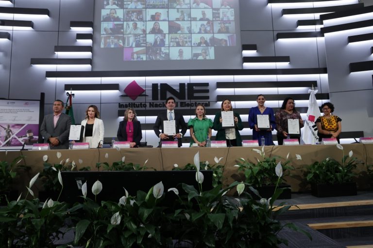 Firma de Convenio de Colaboración entre el INE y la AMFEMX, la ATERM, la AIEEF y la AMCEE, así como a la Presentación de la obra “Glosario Electoral”.