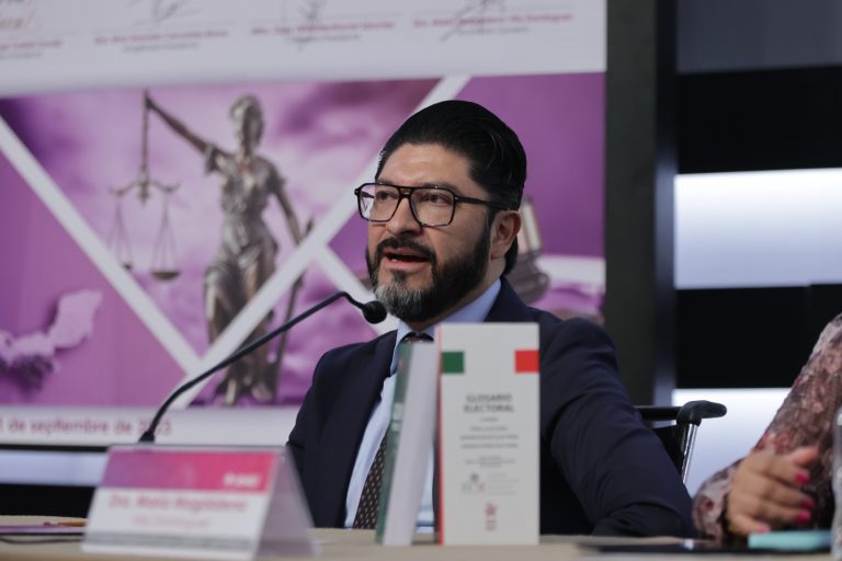 César Astudillo Reyes, Profesor Investigador del Instituto de Investigaciones Jurídicas de la UNAM.