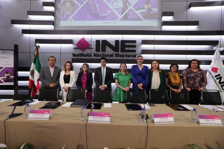 Firma de Convenio de Colaboración entre el INE y la AMFEMX, la ATERM, la AIEEF y la AMCEE, así como a la Presentación de la obra “Glosario Electoral”.