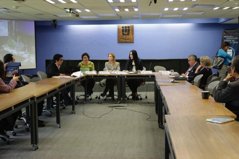 “Los derechos de las mujeres: Más allá del sufragio en su septuagésimo aniversario”.