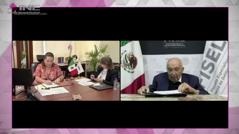 Guadalupe Taddei Zavala Consejera Presidenta del INE y  José Agustín Ortiz Pinchetti Titular de la Fiscalía Especializada en materia de Delitos Electorales durante la  Firma de convenio y colaboración INE-FISEL.