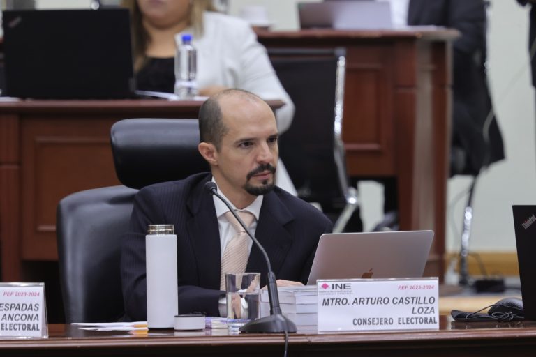 Arturo Castillo Loza, Consejero Electoral.