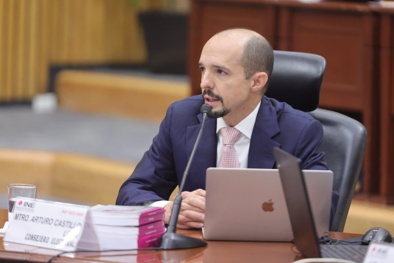 Arturo Castillo Loza, Consejero Electoral.