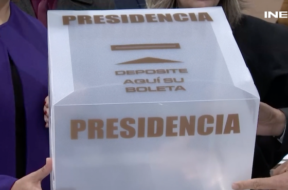 Urna de votación para el voto de presidencia de la República