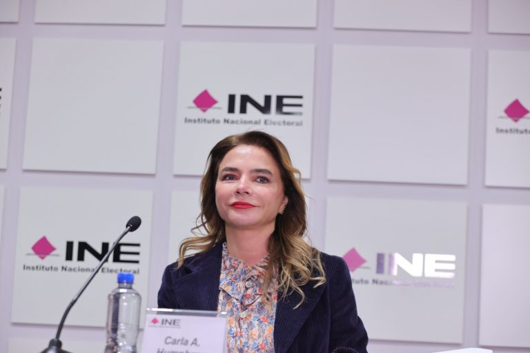 Consejera electoral Carla Humphrey en conferencia de prensa