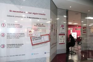 Entrada de un módulo de atención ciudadana del INE