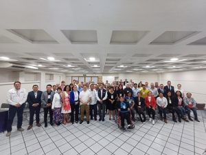 Integrantes del INE posando para fotografía en reunión de trabajo