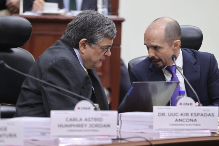 Ucc-Kib Espadas Ancona y Arturo Castillo Loza, Consejeros Electorales.