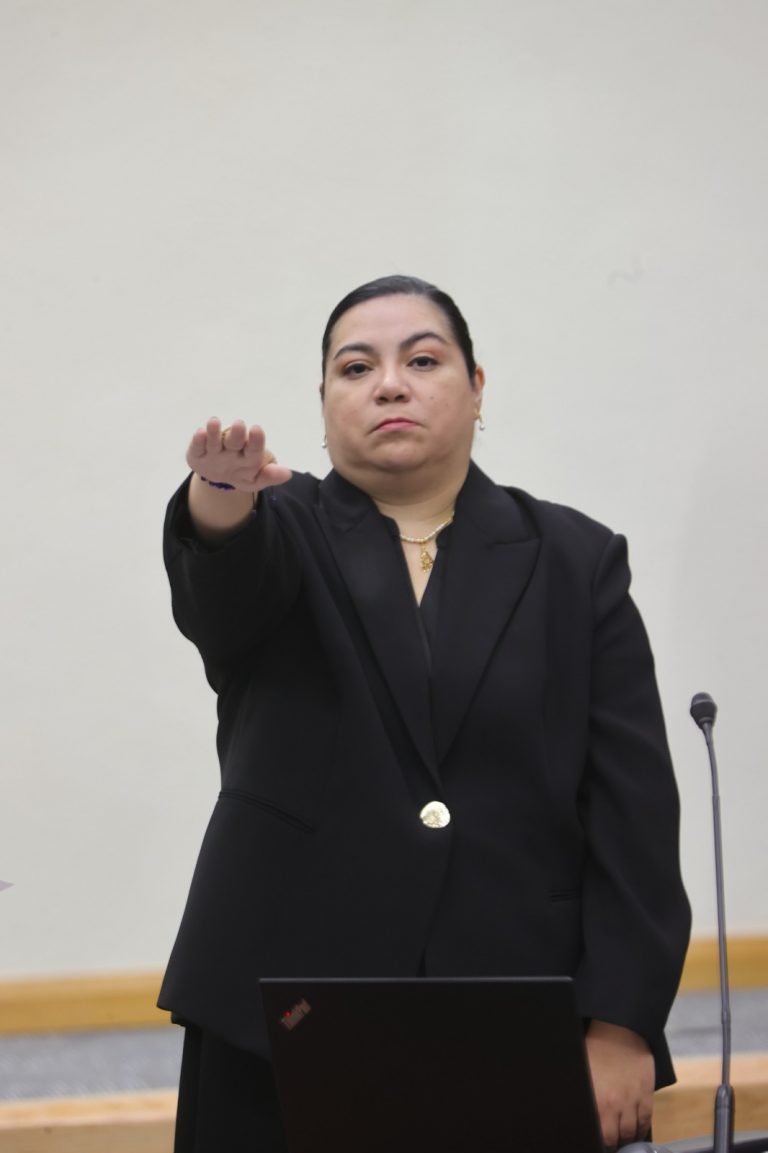 Toma de protesta de Claudia Edith Suárez Ojeda como Encargada de despacho  de la Secretaría Ejecutiva.