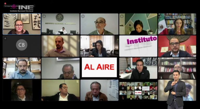 Consejeras y consejeros electorales presentes mediante videollamada