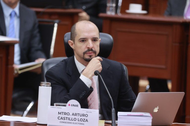 Arturo Castillo Loza, Consejero Electoral.