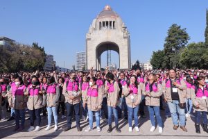 Capacitadoras y Capacitadores Electorales en el monumento a la Revolución