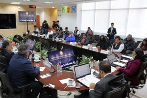 Integrantes del INE durante sesión ordinaria