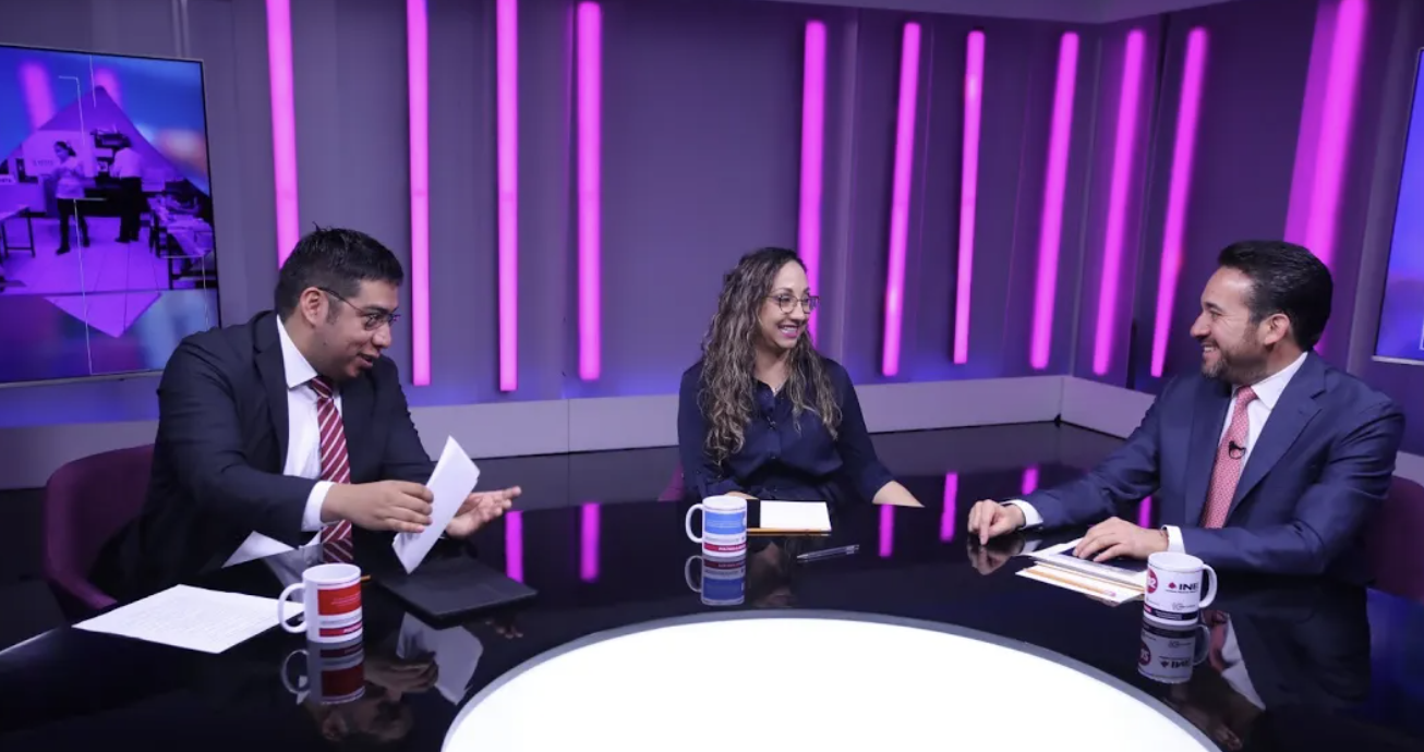 Panelista en Democracia en la Mesa