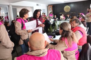 Integrantes del INE durante toma de protesta