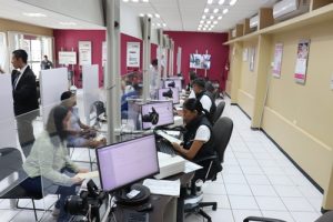 Integrantes del INE laborando en Módulo de Atención Ciudadana