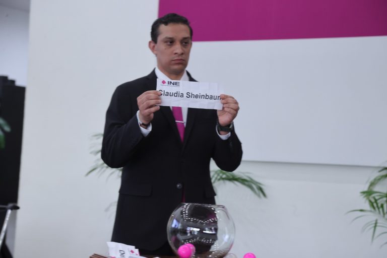 Moderador 2. Denise Maerker.