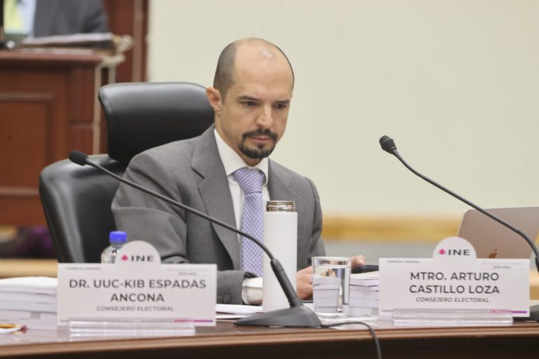 Arturo Castillo Loza, Consejero Electoral.