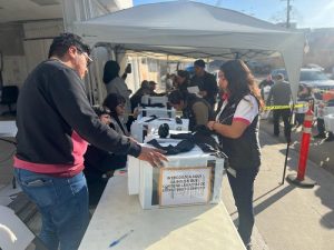 Integrantes del INE en casilla electoral