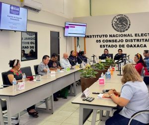 Integrantes del INE en Oaxaca