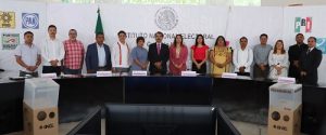 Integrantes del INE Oaxaca durante sesión ordinaria