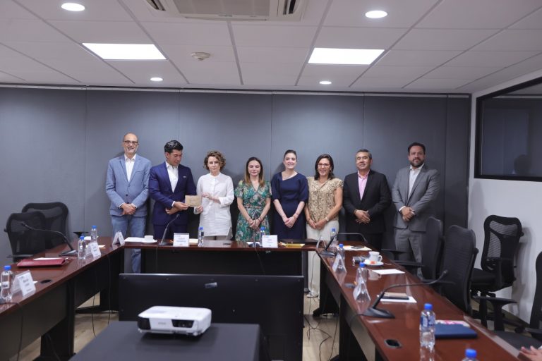 Acto protocolario  de entrega de preguntas a las personas moderadoras del Primer Debate Presidencial.