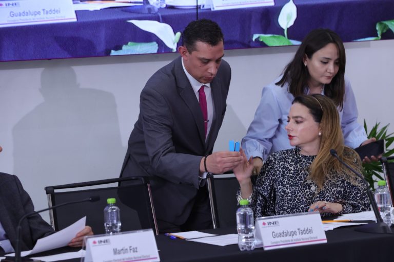 Sorteo y entrega de las preguntas ciudadanas a las personas moderadoras del Segundo Debate Presidencial.