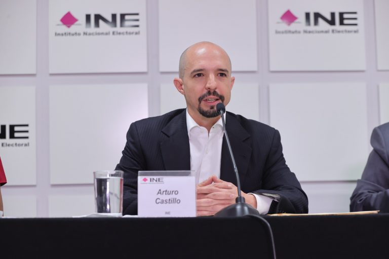 Arturo Castillo Loza, Consejero Electoral y Presidente de la Comisión del Voto de los Mexicanos Residentes en el Extranjero.