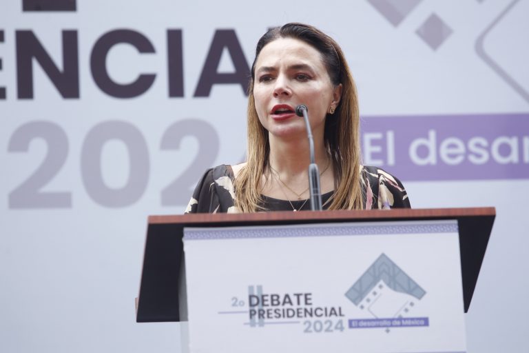 Carla Humphrey Jordan  Consejera Electoral y Presidenta de la Comison temporal de debates.