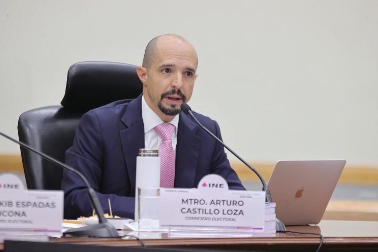 Arturo Castillo Loza, Consejero Electoral.