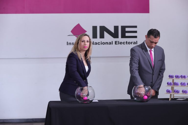 Sorteo y entrega de las preguntas ciudadanas a las personas moderadoras del Segundo Debate Presidencial.