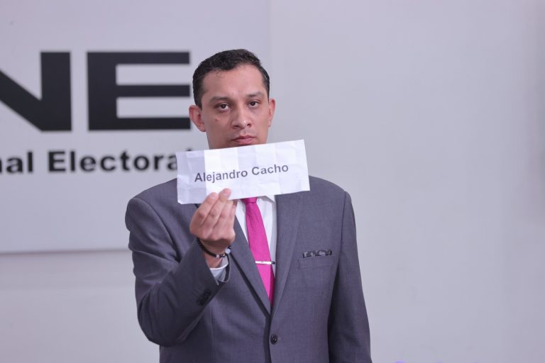 Moderador 1 Alejandro Cacho.