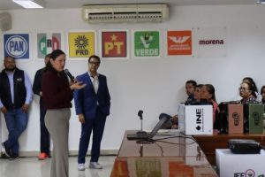 Integrantes del INE Aguascalientes y el IEE