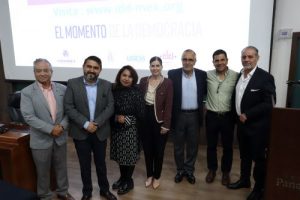 Miembros de diferentes instituciones reunidos