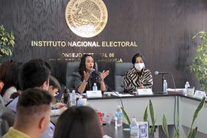 Integrantes del INE Chihuahua en sesión de trabajo