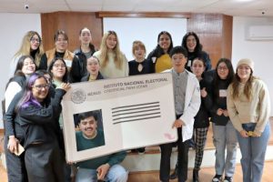 Jóvenes posando para fotografía