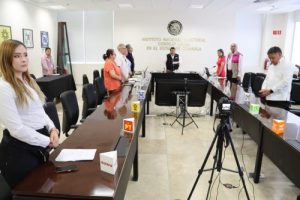 Integrantes del INE Coahuila en sala de juntas