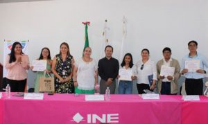 Autoridades y asistentes del evento