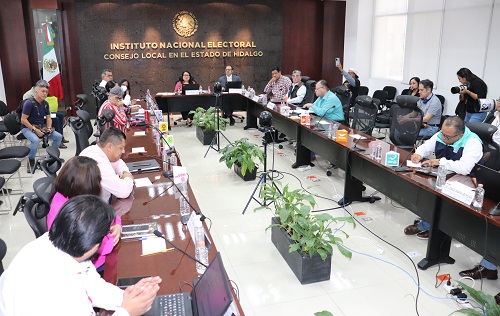 Miembros del Consejo Local en sesión
